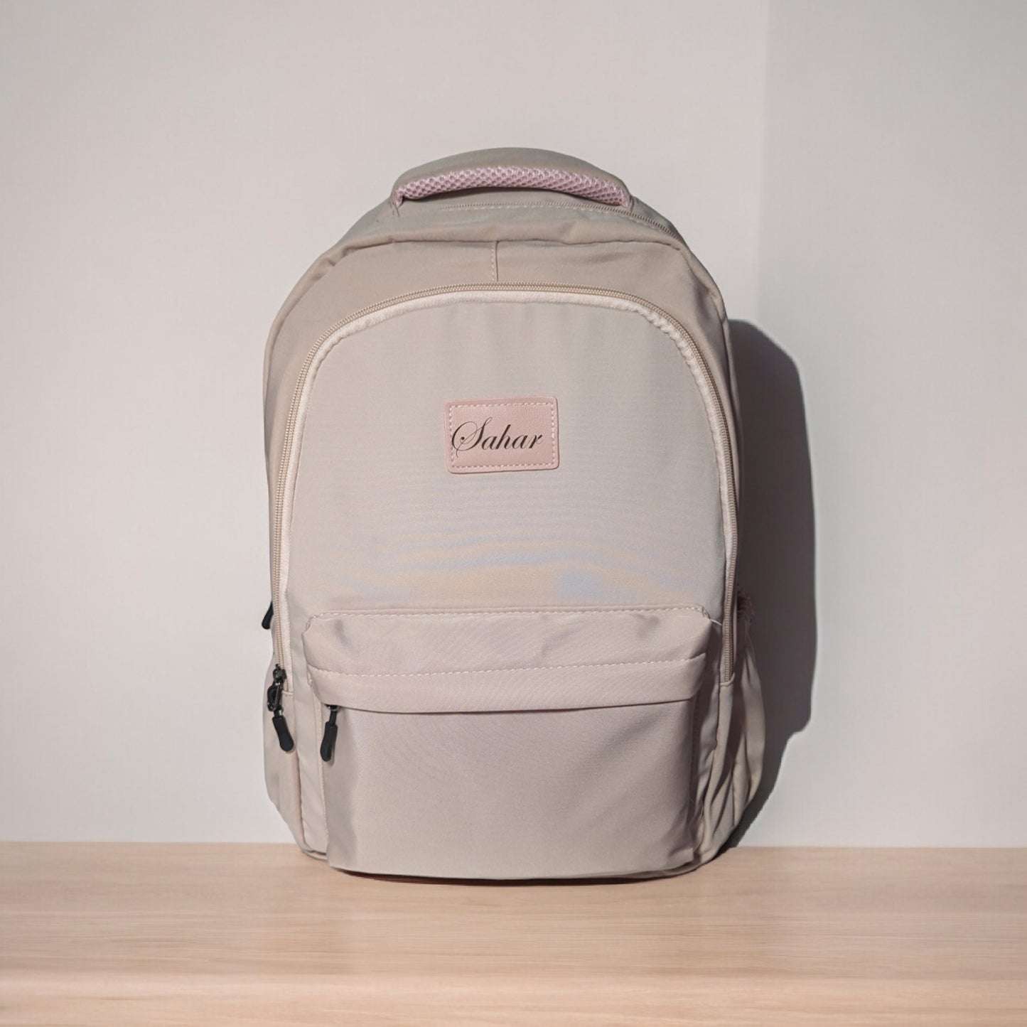 „Sleek City“ – Personalisierter Rucksack in Trendfarben