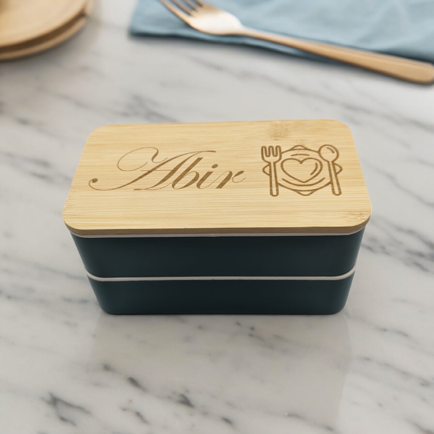 „Eco-Chic Lunch“ – Personalisierte Lunchbox mit Bambusdeckel