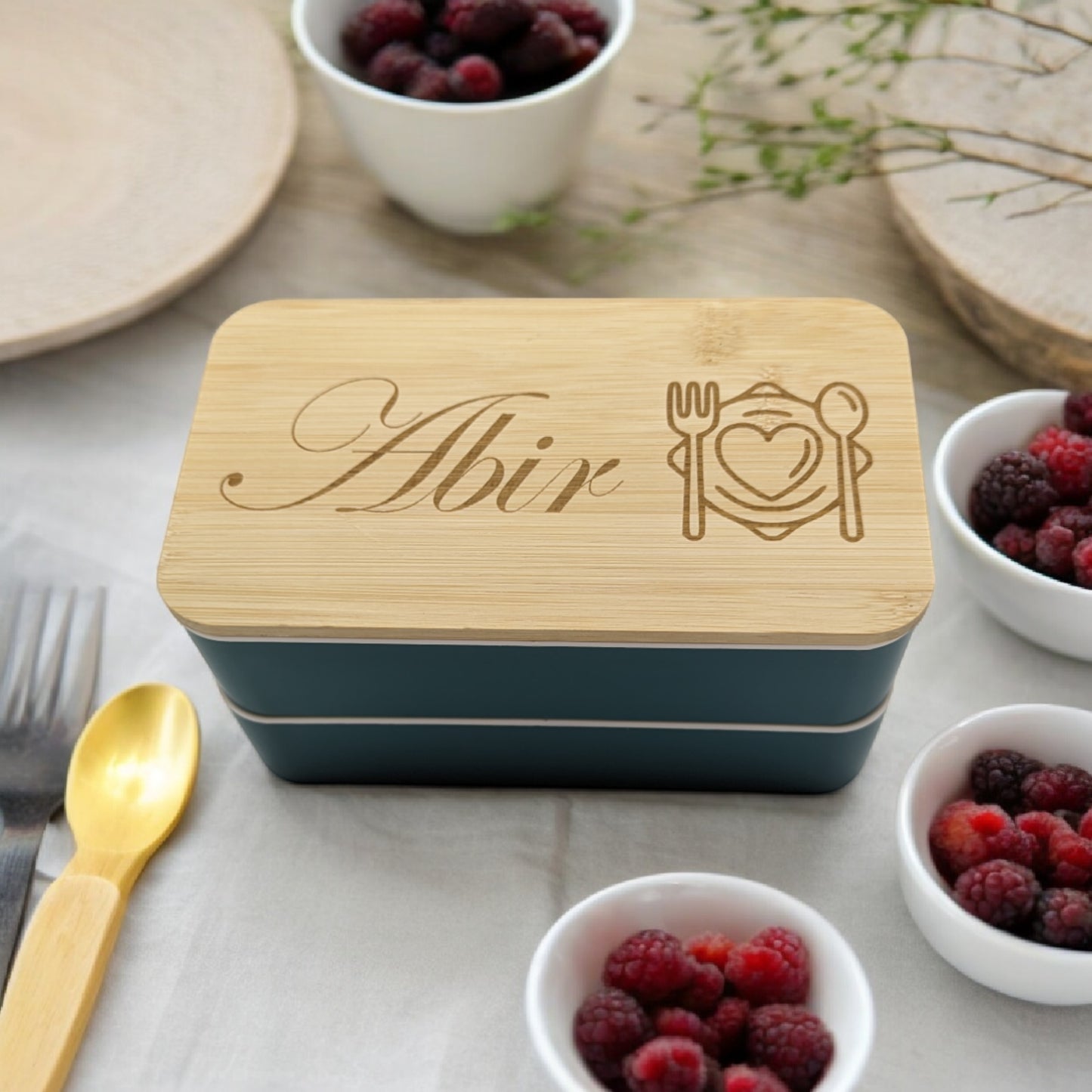 „Eco-Chic Lunch“ – Personalisierte Lunchbox mit Bambusdeckel