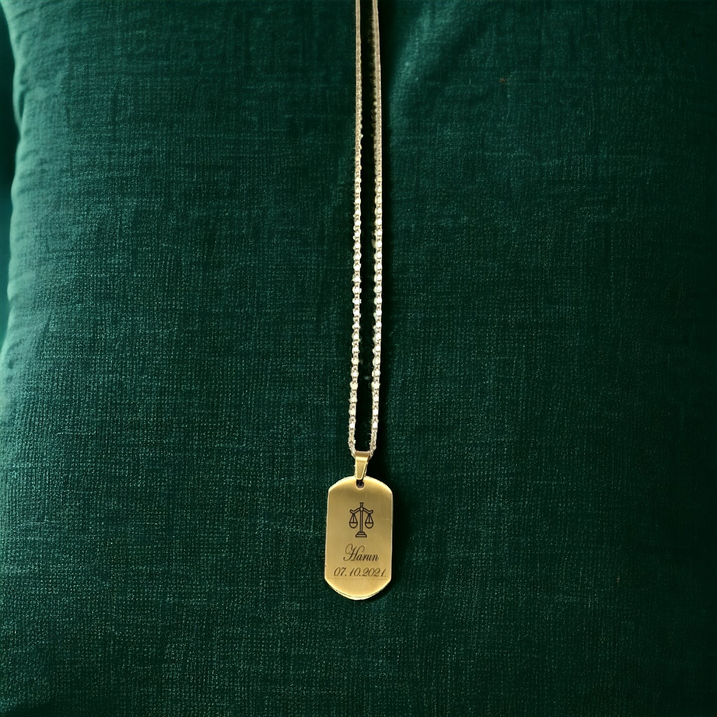 Elegante Kette in Gold und Silber mit Personalisierter Sternzeichen-Gravur