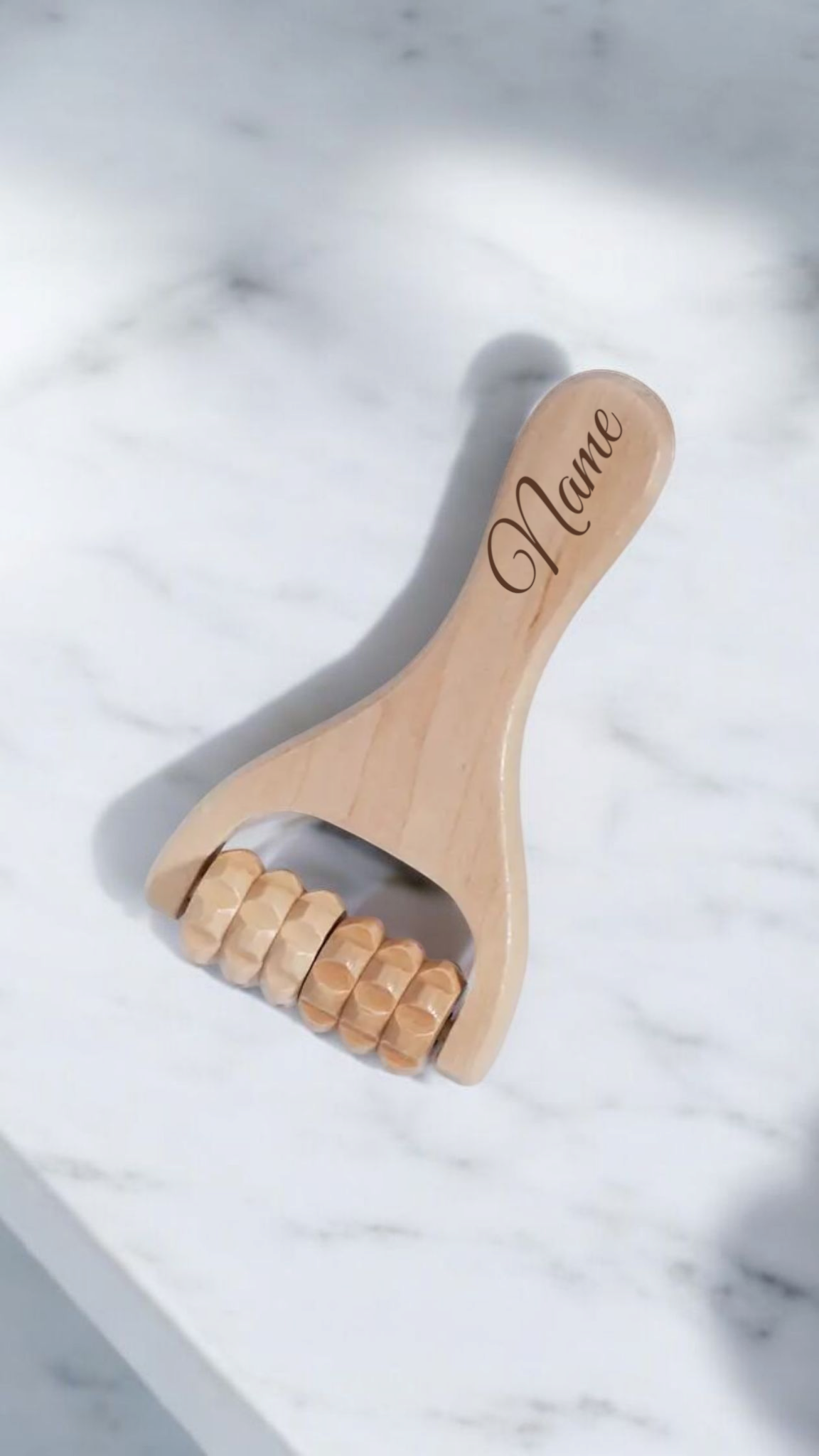 Personalisierter Holz-Massage-Roller – Natürlich gegen Verspannungen & Cellulite